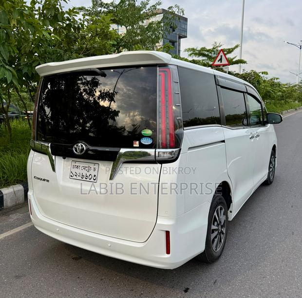 Toyota Esquire 2.0 FWD (7 Seater) 2020 White