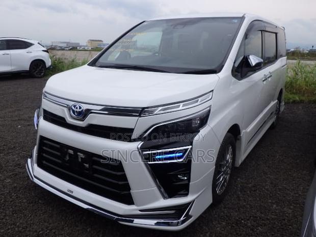 Toyota Voxy 2021 Pearl