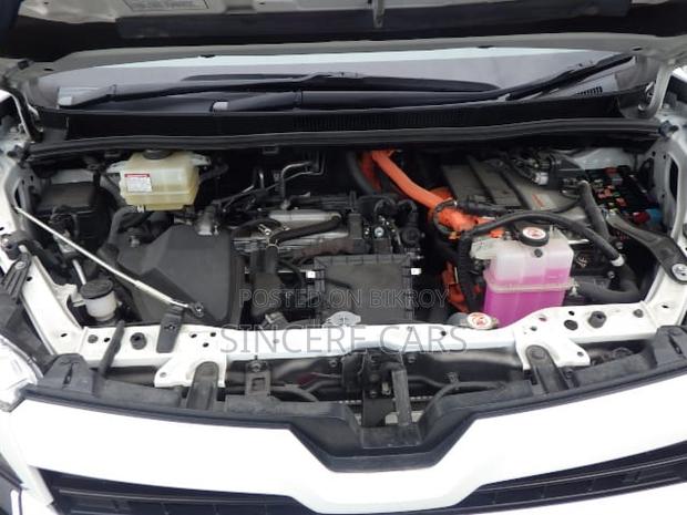 Toyota Voxy 2021 Pearl