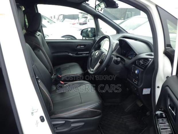 Toyota Voxy 2021 Pearl