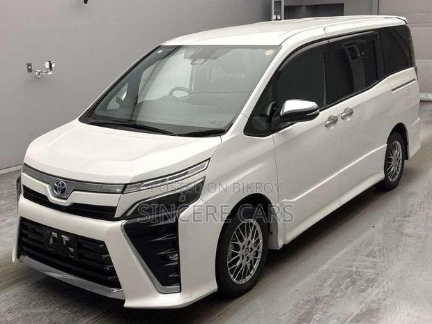 Toyota Voxy 2021 Pearl