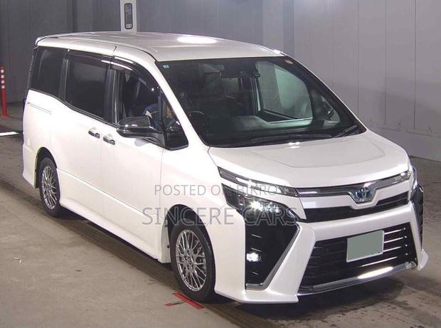 Toyota Voxy 2021 Pearl