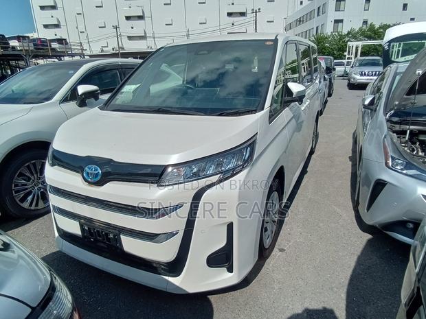 Toyota Noah 2022 Pearl