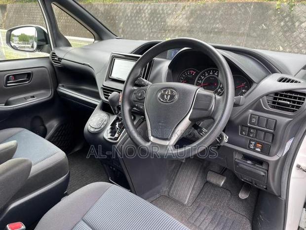 Toyota Noah 2021 Pearl