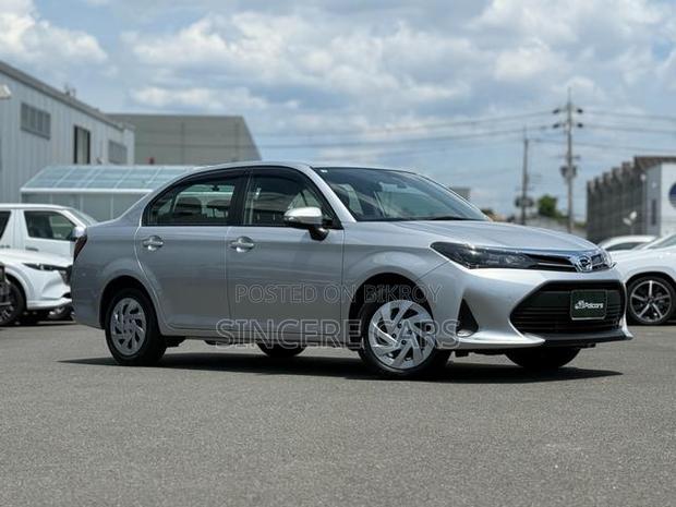 Toyota Axio 2021 Silver