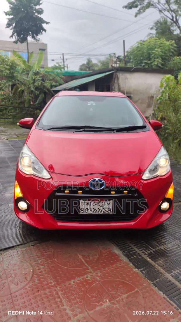 Toyota Aqua 2015 Red