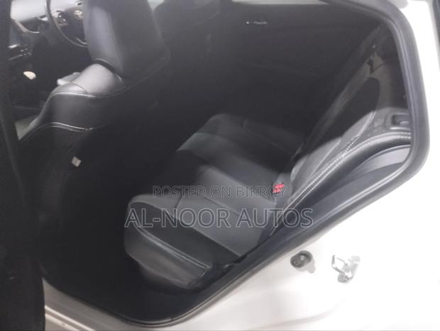 Toyota Prius 2018 Pearl