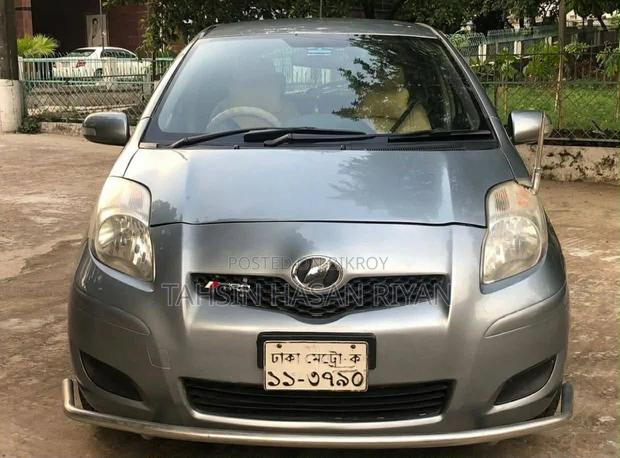 Toyota Vitz 2008 Silver