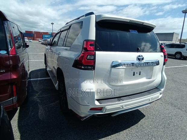 Toyota Land Cruiser Prado 2023 Pearl