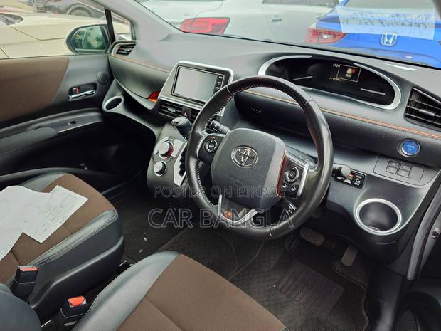 Toyota Sienta 1.5 Hybrid FWD 2021 Silver