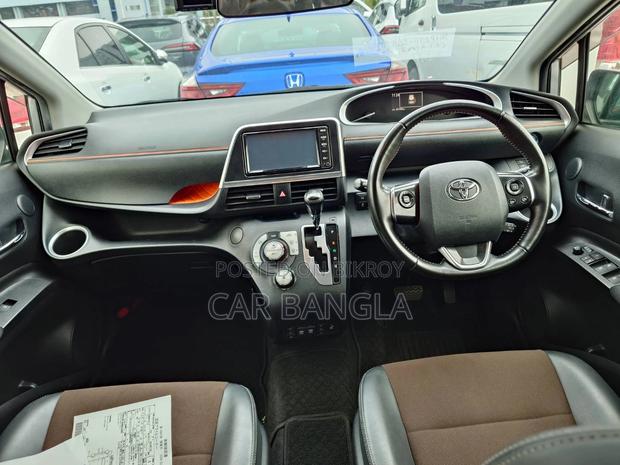 Toyota Sienta 1.5 Hybrid FWD 2021 Silver