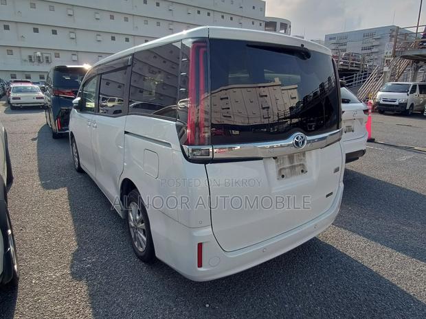 Toyota Noah 2021 Pearl