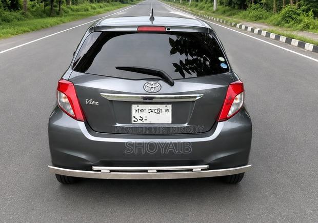 Toyota Vitz 2012 Gray