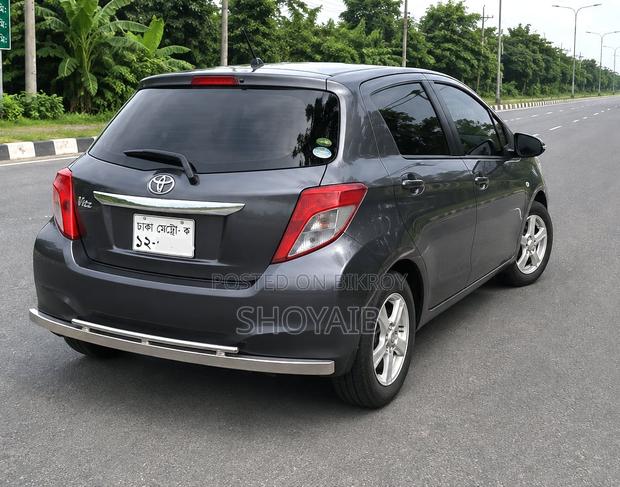 Toyota Vitz 2012 Gray