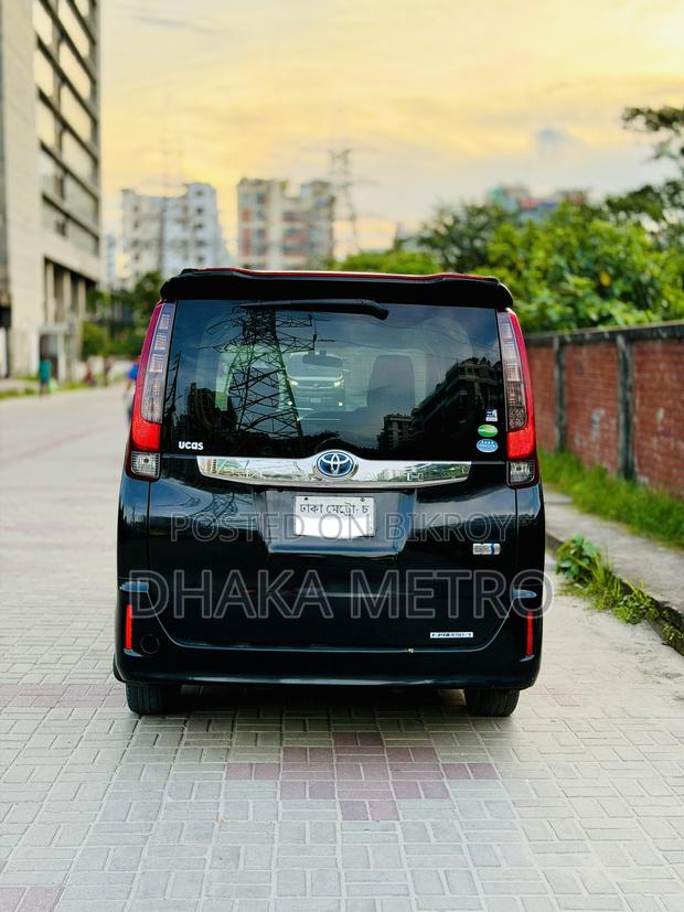 Toyota Noah 1.8 FWD Hybrid (7 Seater) 2014 Black