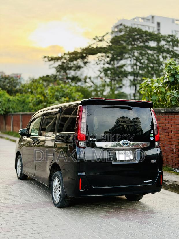 Toyota Noah 1.8 FWD Hybrid (7 Seater) 2014 Black