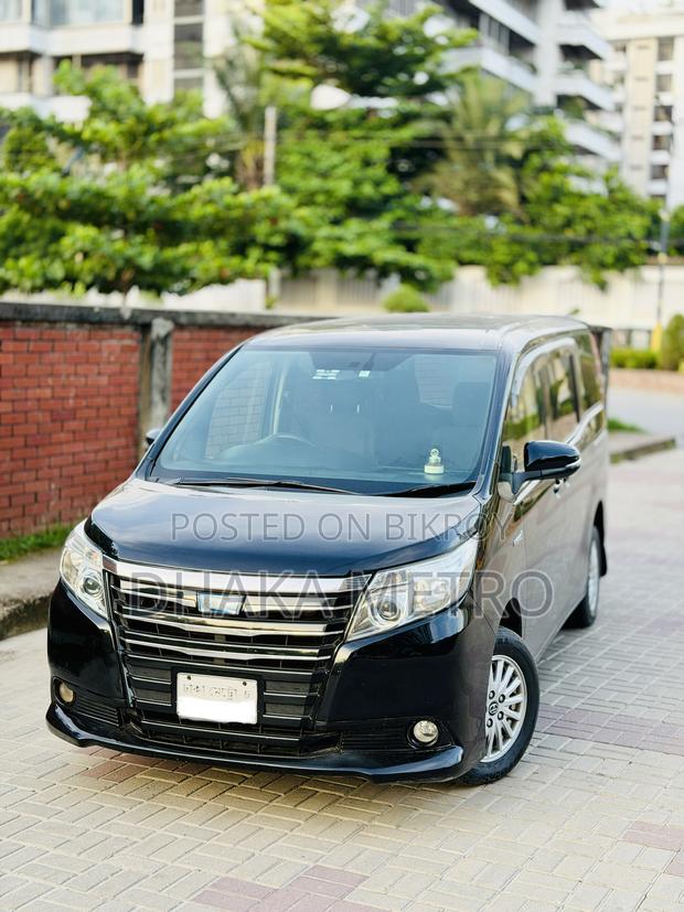 Toyota Noah 1.8 FWD Hybrid (7 Seater) 2014 Black