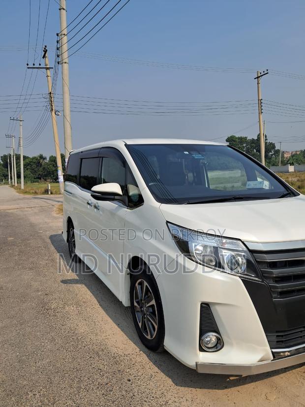 Toyota Noah 2.0 AWD (7 Seater) 2017 Pearl