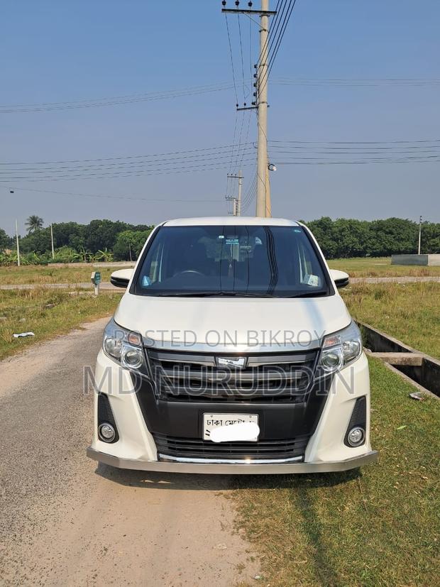 Toyota Noah 2.0 AWD (7 Seater) 2017 Pearl