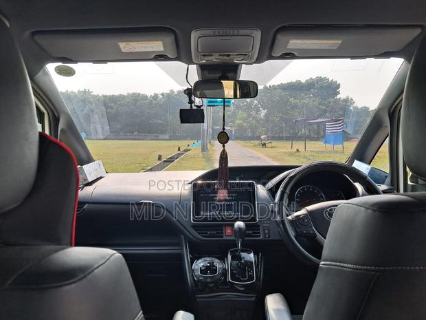 Toyota Noah 2.0 AWD (7 Seater) 2017 Pearl