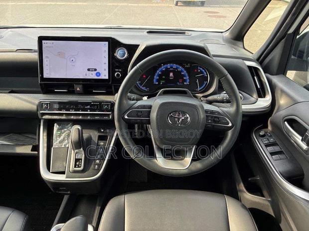 Toyota Noah 2023 Pearl