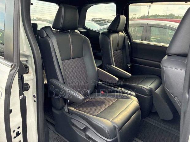 Toyota Noah 2023 Pearl