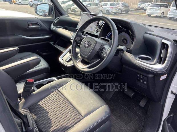 Toyota Noah 2023 Pearl