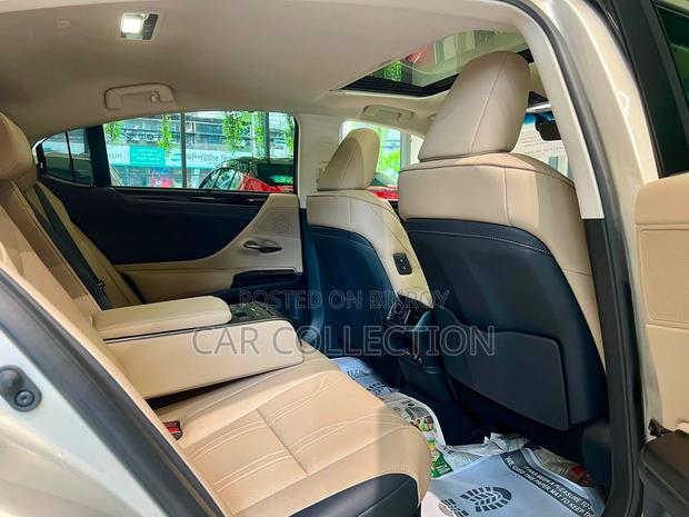 Lexus ES 300h Luxury 2020 Beige