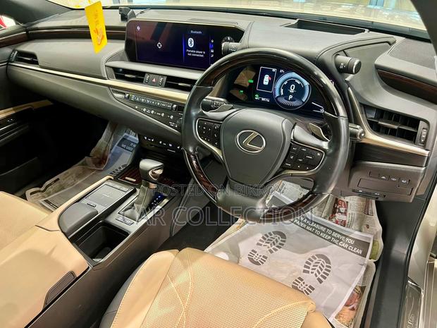 Lexus ES 300h Luxury 2020 Beige