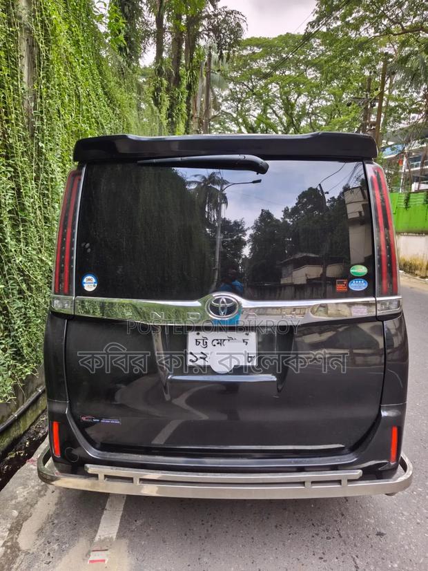 Toyota Noah 2018 Black