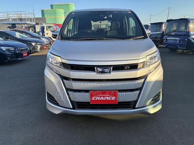 Toyota Noah 2021 Silver
