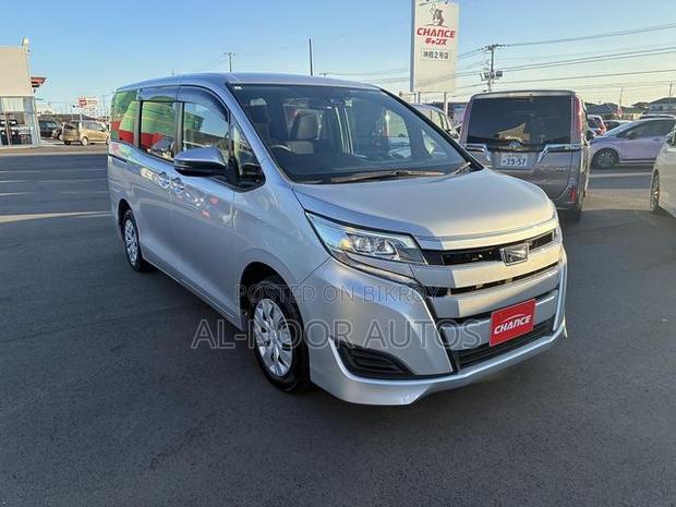 Toyota Noah 2021 Silver