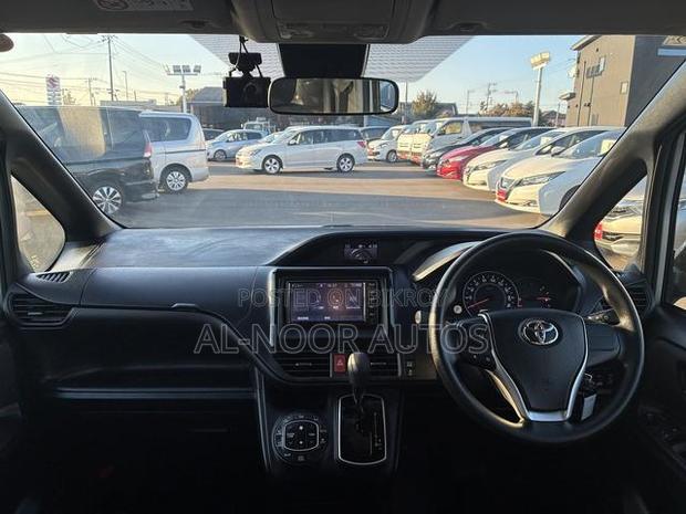 Toyota Noah 2021 Silver