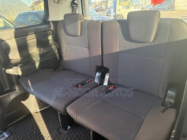 Toyota Noah 2021 Silver