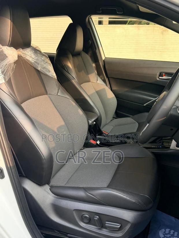 Toyota Corolla Cross 1.8 Hybrid AWD 2021 Pearl