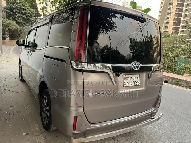 Toyota Esquire 2019 Gray