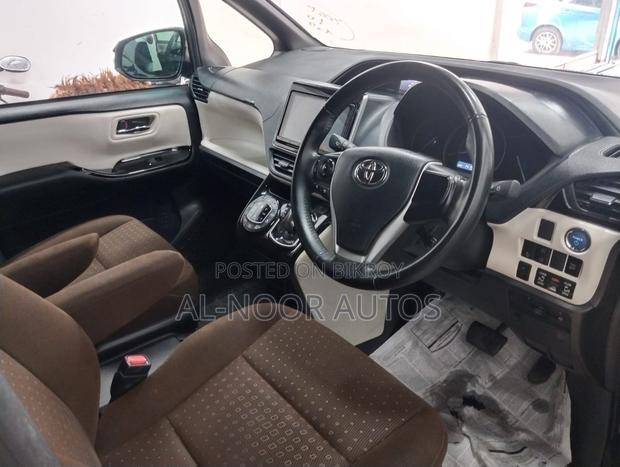 Toyota Noah 2021 Brown