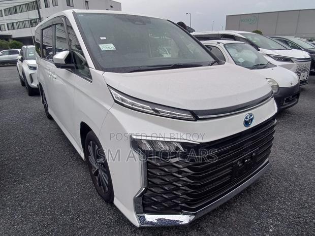 Toyota Voxy 2022 Pearl