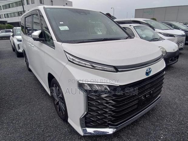 Toyota Voxy 2022 Pearl