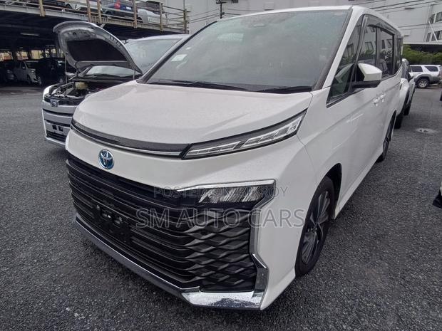 Toyota Voxy 2022 Pearl