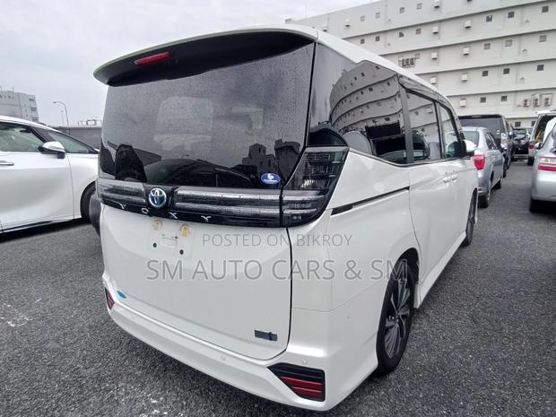 Toyota Voxy 2022 Pearl
