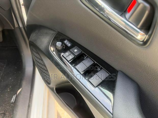 Toyota Prius 2021 White
