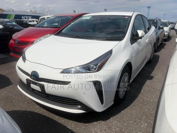 Toyota Prius 2021 White