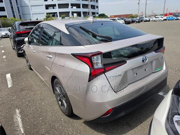 Toyota Prius 2021 Beige