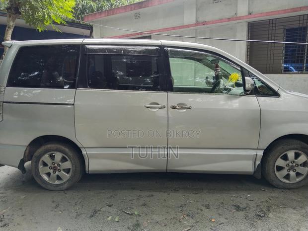 Toyota Noah 2.0 AWD (8 Seater) 2003 Silver