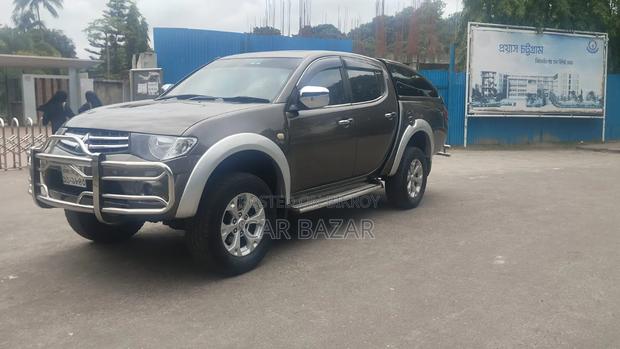 Mitsubishi L200 2011 Gray