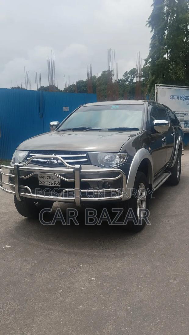 Mitsubishi L200 2011 Gray