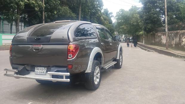 Mitsubishi L200 2011 Gray
