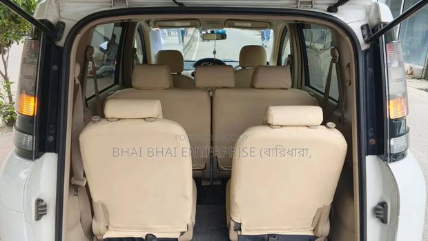 Toyota Sienta 2011 Pearl