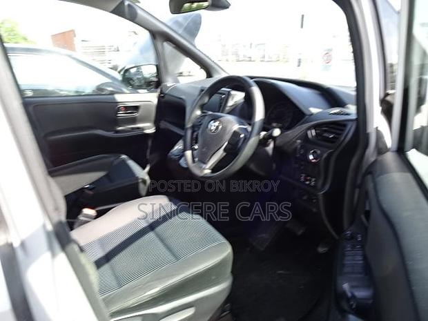 Toyota Noah 2021 Silver